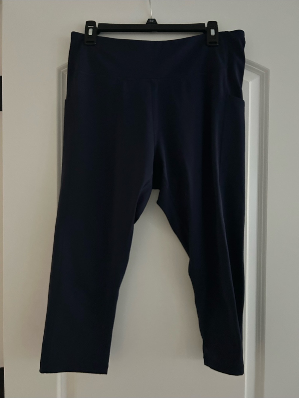 Navy Cropped Active Leggings w/ Pockets